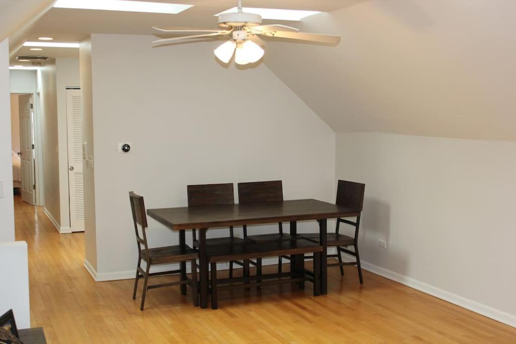 Lincoln Park Living - 3 Queen Beds - Sleeps 6 Чикаго Экстерьер фото