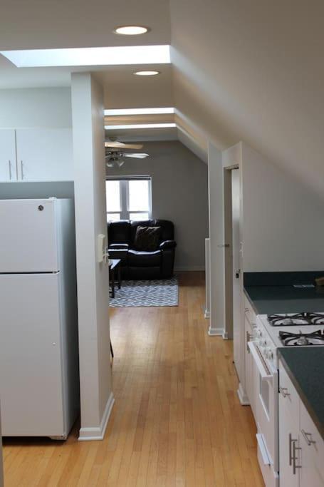 Lincoln Park Living - 3 Queen Beds - Sleeps 6 Чикаго Экстерьер фото